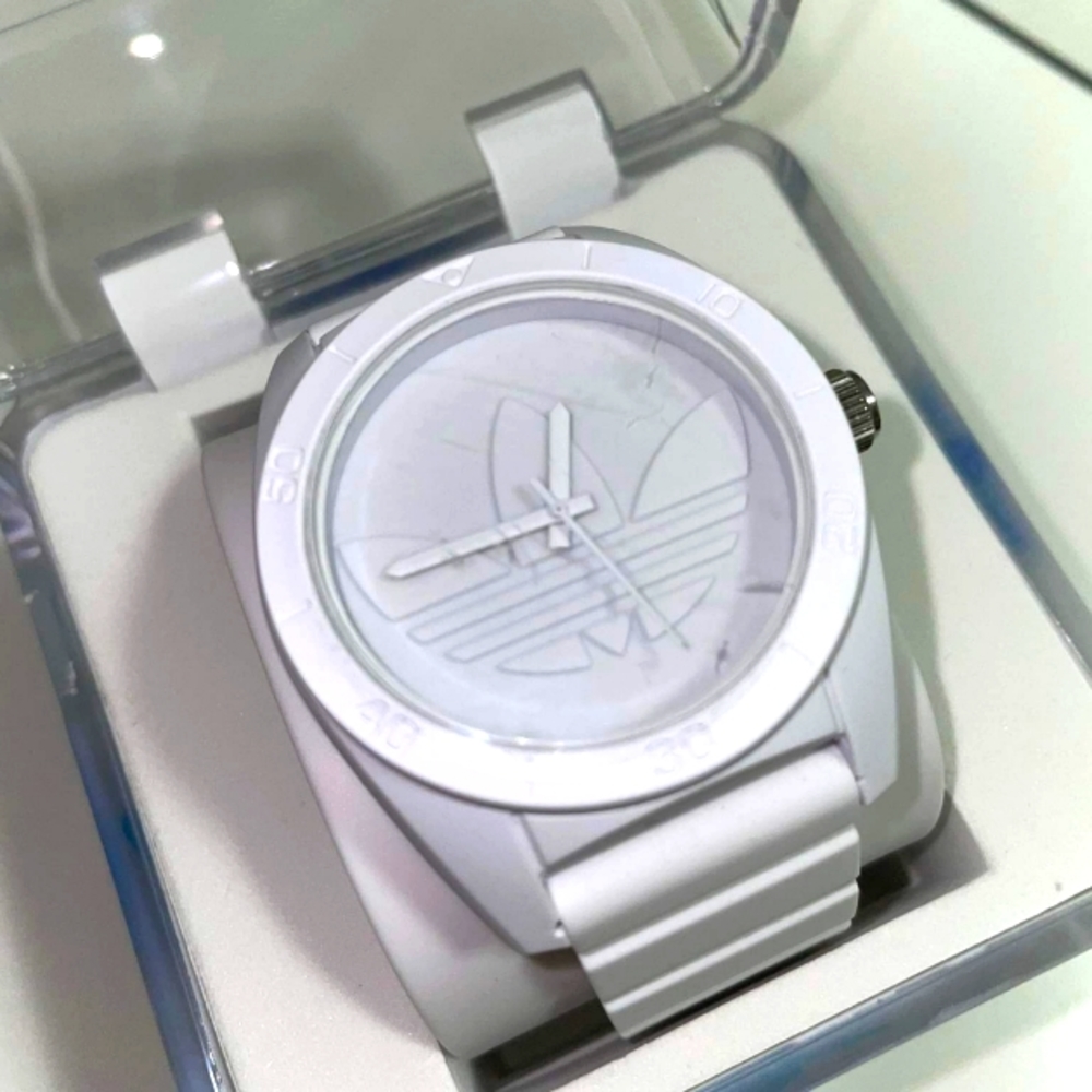 Watch - Picture 1 of 3